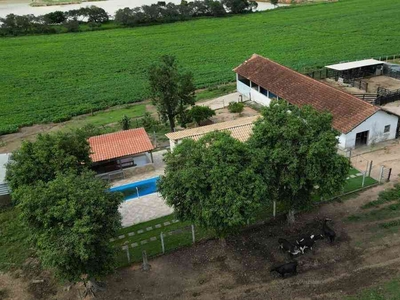 Fazenda com 3 quartos à venda no bairro Zona Rural, 1700000m²