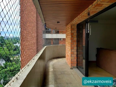 Apartamento em Moema - 300 m2 - 4 suítes - 4 vagas - 1 por andar.