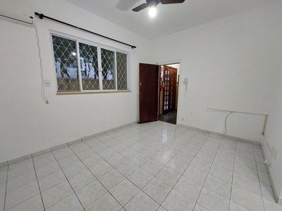 Apartamento excelente no Gonzaga Térreo R$ 2.900
