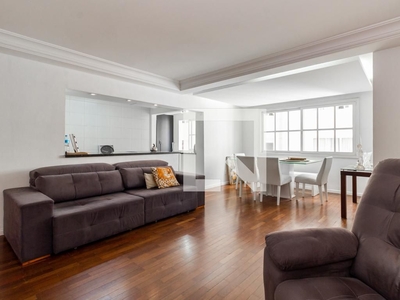 APARTAMENTO no 6º andar mobiliado com 2 dormitórios