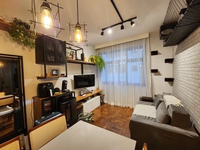 Apartamento para venda possui 65 metros quadrados com 2 quartos em Laranjeiras - Rio de Ja