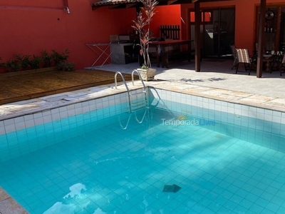 Casa Aconchegante com piscina a 100m da praia