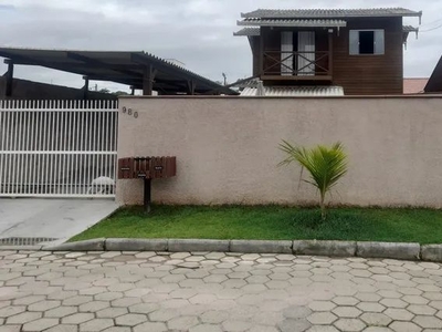 Casa em Balneário Piçarras, 6 quartos, com Piscina, perfeita para investimento para locaçã