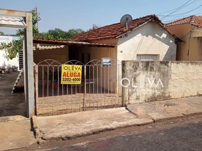 Casa para alugar em Vila Sinibaldi de 52.00m² com 2 Quartos e 1 Garagem