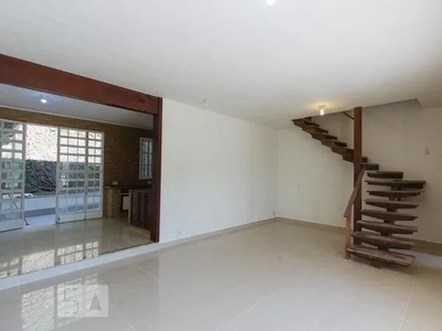 Casa para Aluguel - Freguesia , 3 Quartos, 200 m2