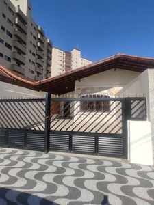 Casa para aluguel possui 110 metros quadrados com 2 quartos em Tupi - Praia Grande - SP