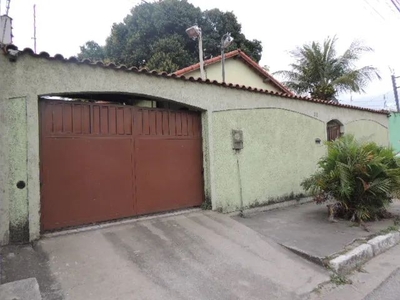 Casa para aluguel possui 81 metros quadrados com 3 quartos em Centro - Itaguaí - RJ