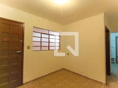 Casa para Aluguel - Vila Carmosina, 2 Quartos, 70 m2