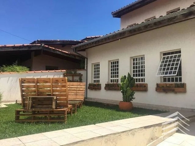 Casa para venda possui 200 metros quadrados com 3 quartos em Ponta da Praia - Santos - SP