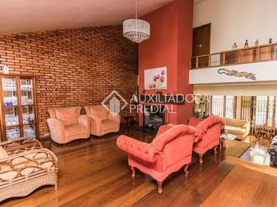 Casa para venda tem 350 metros quadrados com 4 quartos em Três Figueiras - Porto Alegre -