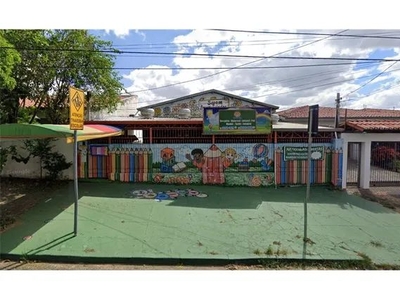 Casa térrea, comercial com 395m² de área construída e 420m² de terreno, próximo ao Taquara