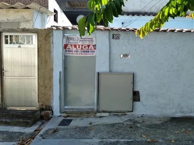 Ótima casa com 2 quartos em Magalhães Bastos - Rio de Janeiro - RJ