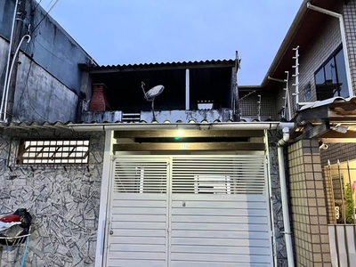 Sobrado 2 quartos suíte e churrasqueira em Praia sas Palmeiras