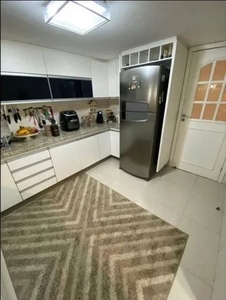 Sobrado com 4 dormitórios para alugar por R$ 4.750/mês - Xaxim - Curitiba/PR