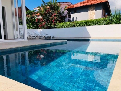 Casa com piscina em Jurerê Internacional aluguel anual 20K ou temporada