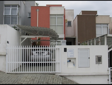 Casa no Bairro Fortaleza Alta em Blumenau com 3 Dormitórios (1 suíte) e 100.95 m²