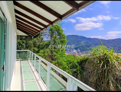 Casa no Bairro Velha em Blumenau com 3 Dormitórios (1 suíte) e 126.25 m²