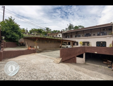 Casa no Bairro Salto Weissbach em Blumenau com 4 Dormitórios (1 suíte) e 1200 m²