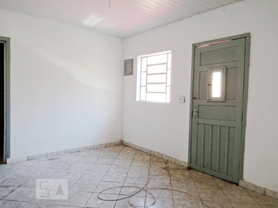 CASA EM CONDOMÍNIO com 1 dormitório