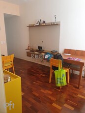 Apartamento à venda em Copacabana com 60 m², 2 quartos, 1 vaga