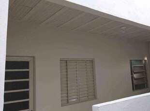 Casa com 1 quarto para alugar no bairro Santa Mônica, 45m²