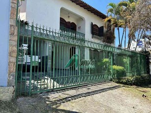 Casa com 4 quartos para alugar no bairro Fernão Dias, 348m²