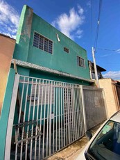 Casa com 8 quartos à venda no bairro Taguatinga Norte, 200m²