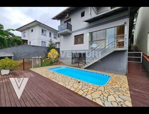 Casa no Bairro Escola Agrícola em Blumenau com 3 Dormitórios (1 suíte) e 208 m²