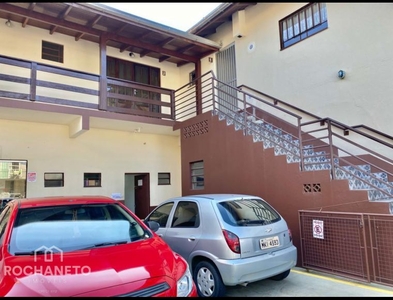 Casa no Bairro Velha em Blumenau com 4 Dormitórios (1 suíte)