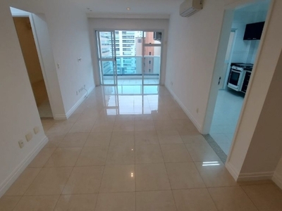 Apartamento de 2 dormitórios 92m² no embaré com varanda é lazer completo