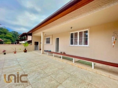 Casa com 3 dormitórios à venda, 146 m² por r$ 730.000,00 - comary - teresópolis/rj