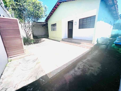 Casa com 3 quartos à venda no bairro Jardim Novo Mundo, 360m²