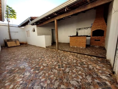 Casa para aluguel com 140 m2 com 04 quartos no Bairro Granada - Uberlândia - MG