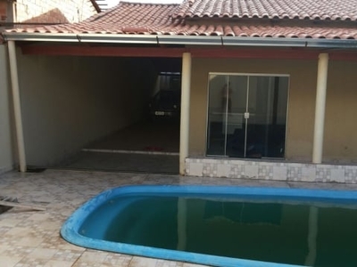 Linda casa para morar com piscina