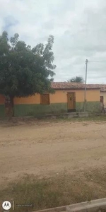 Vende-se esta casa em Iacu interior da Bahia.