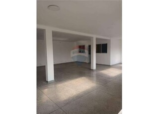 Aluga-se salão comercial com 140m² no bairro parque rodrigo barreto - arujá/sp.