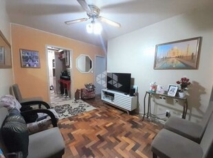 Apartamento com 2 dormitórios no bairro humaitá em porto alegre.