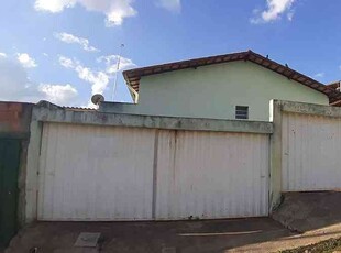 Casa com 2 quartos à venda no bairro Presidente, 69m²