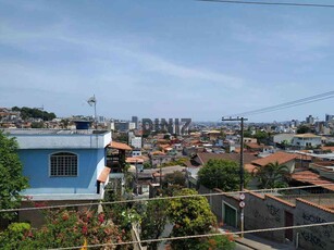 Casa com 3 quartos à venda no bairro Fernão Dias, 120m²