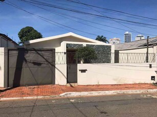 Casa com 3 quartos à venda no bairro Setor Sul, 500m²