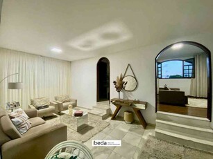 Casa com 4 quartos à venda no bairro Lagoa Nova, 385m²