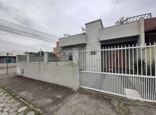 Casa geminada 02 domirtórios para alugar, r$ 1.800,00 bairro gravatá em navegantes