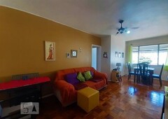 APARTAMENTO no 4º andar com 2 dormitórios e 1 garagem