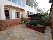 Casa com 4 quartos à venda no bairro Guará II, 397m²