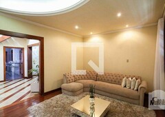 Casa com 4 quartos à venda no bairro Ouro Preto, 250m²