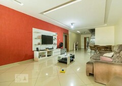 CASA com 6 dormitórios e 4 garagens