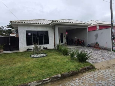 Casa em condomínio fechado com 3 quartos à venda na estrada oscar vieira da costa júnior, 108, cajueiros (itaipuaçu), maricá por r$ 530.000