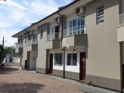 Casa em condomínio fechado com 3 quartos à venda na rua dos canários, 1, pedra branca, palhoça por r$ 590.000