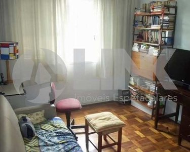 Apartamento de 3 dormitórios à venda em Porto Alegre, no bairro Azenha, próximo à Av. João