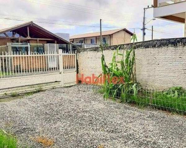 Casa a venda, com 2 dormitórios e amplo quintal. Alto do Ribeirão, Florianópolis/SC